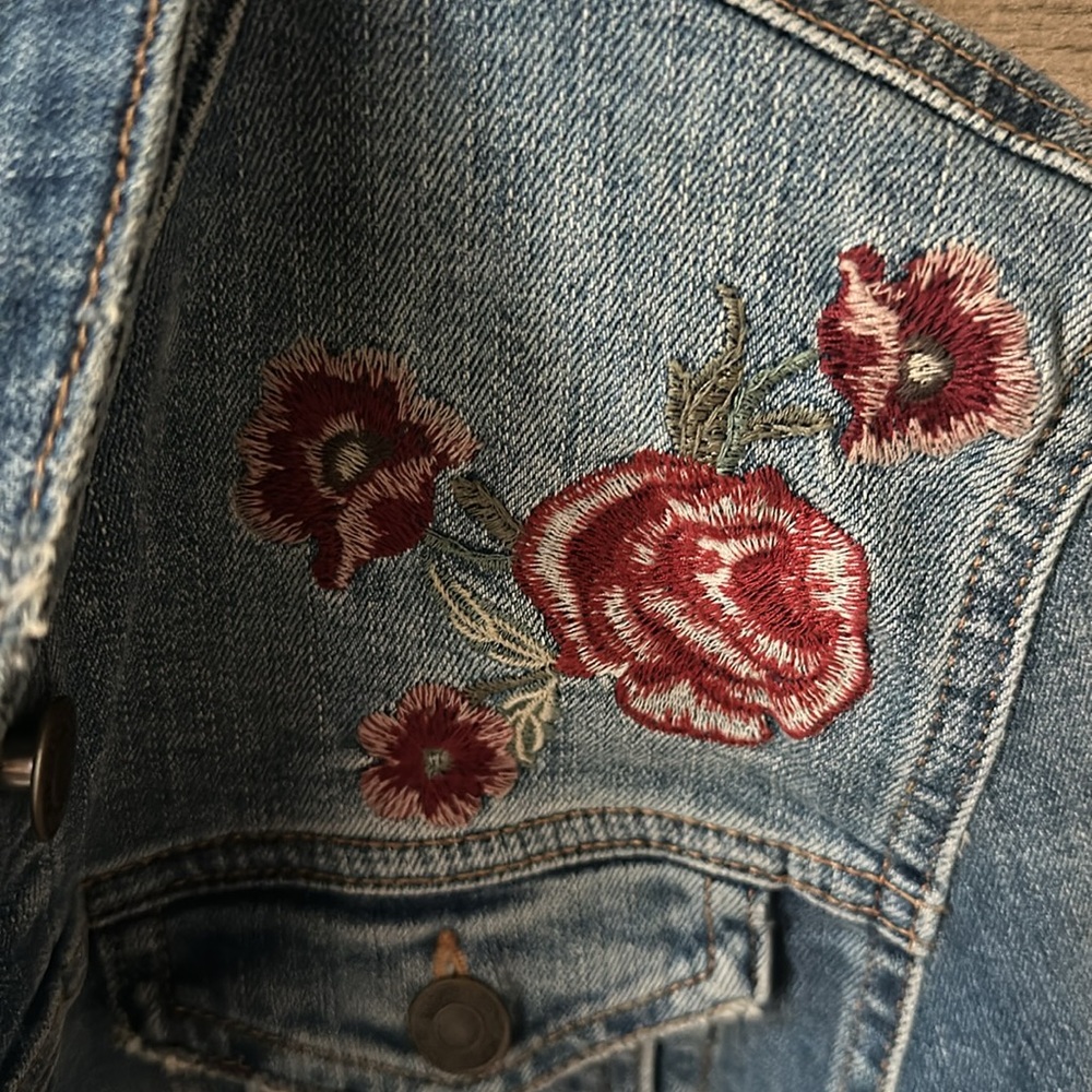 Mavi Jeans Rose Embroidered Denim Jacket (NWOT) - Picture 6 of 8